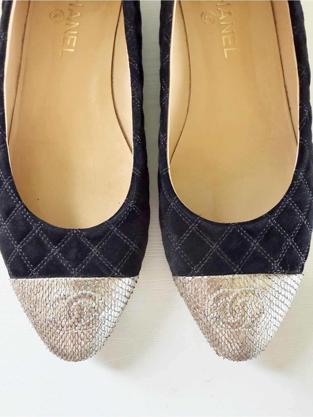 Chanel Quilted Suede Ballet Flats Black Silver CC Cap Toe EU 40.5 US 10.5 - Picture 2 of 12